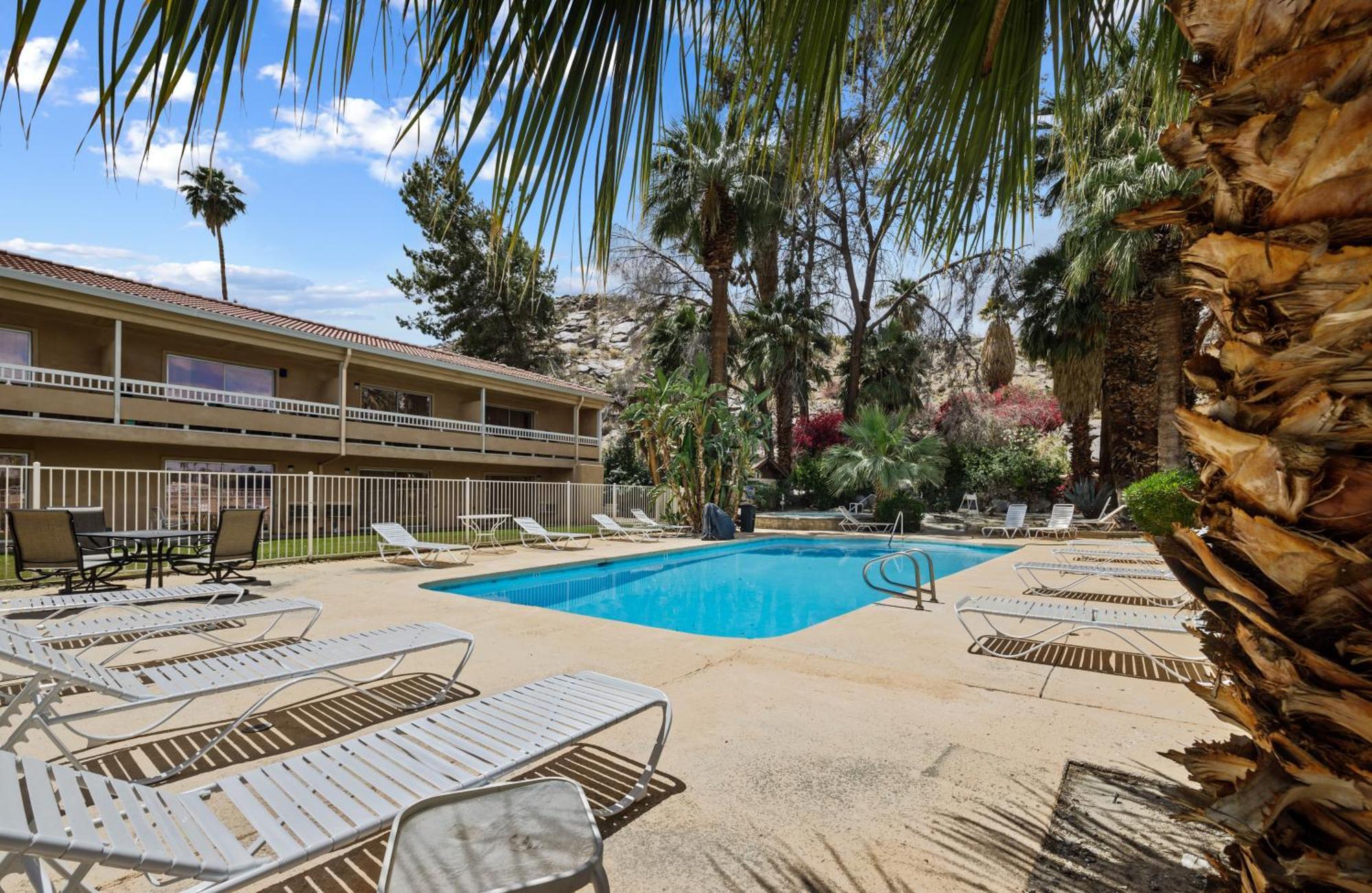 Sol Springs Inn Cathedral City Bagian luar foto