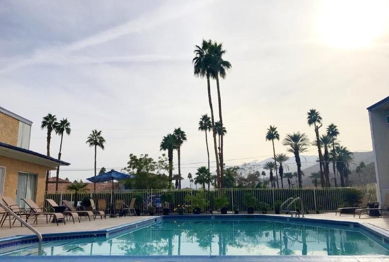 Sol Springs Inn Cathedral City Bagian luar foto